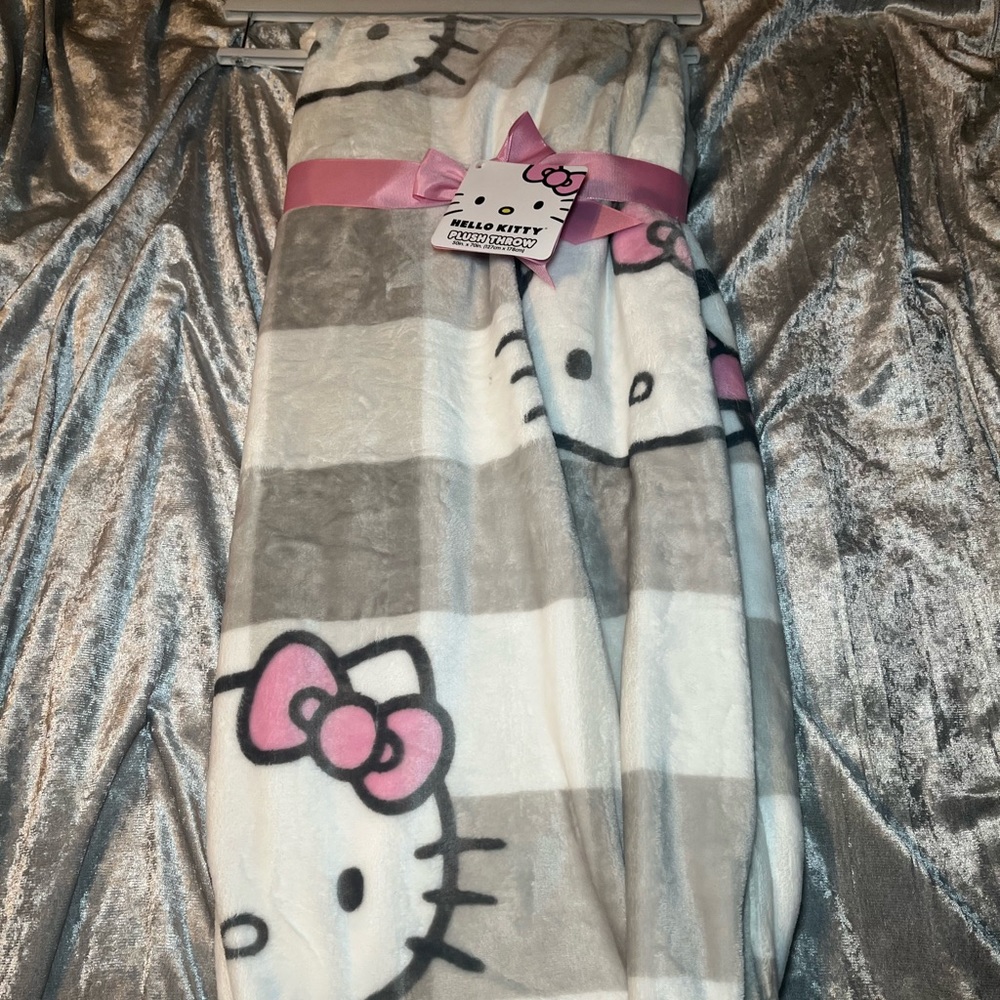 NWT Viral Hello Kitty Plush Throw Blanket Grey & White